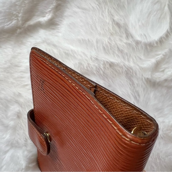 Louis Vuitton
Epi Leather PM Pocket Agenda/Wallet - Picture 12 of 14